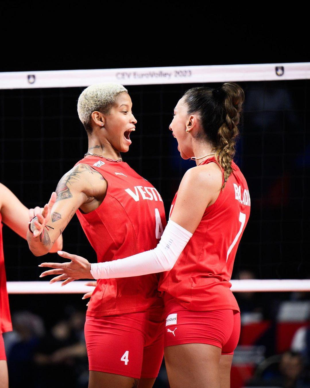 米兰体育APP-包含切尔诺莫瓦击败黑马，进军至冠军争夺赛四分之一的词条